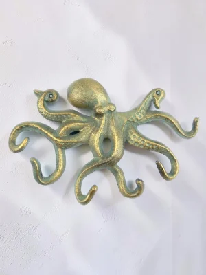 Coastal Octopus Cast Iron Wall Rack - 6-Hook Nautical Organizer for Keys, Towels, and Coats - Verdigris Green Finish